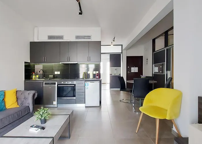 Cozy Renovated Studio