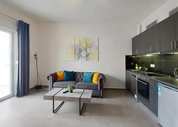 Cozy Renovated Studio